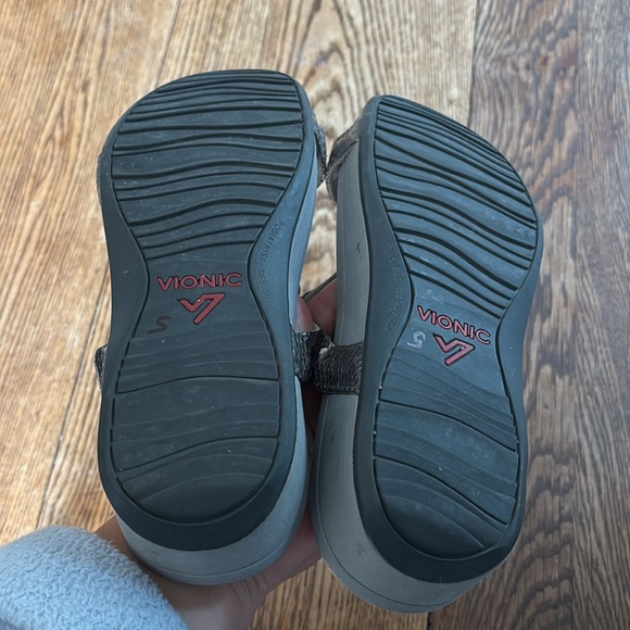 Vionic Wedge Sandals - Silver and gray - Picture 2 of 4